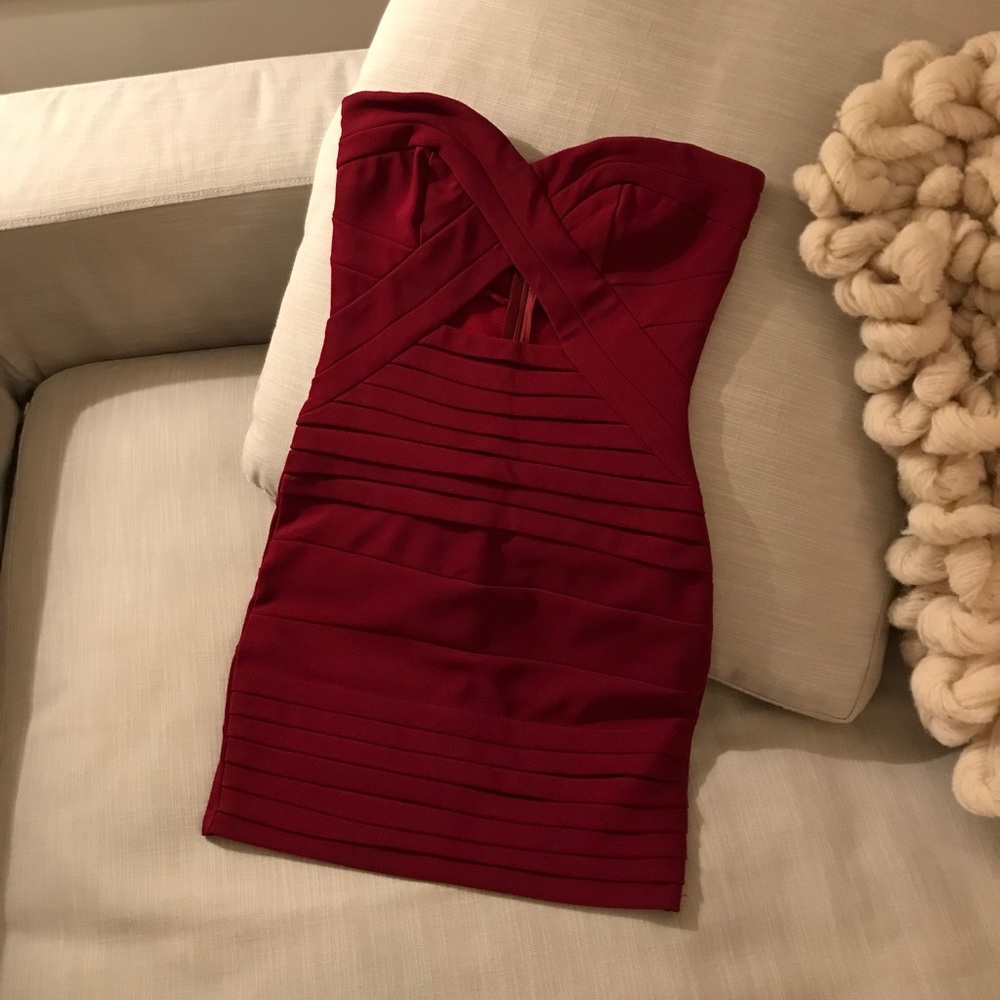 🌹Tobi Gorgeous Strapless Maroon Bodycon